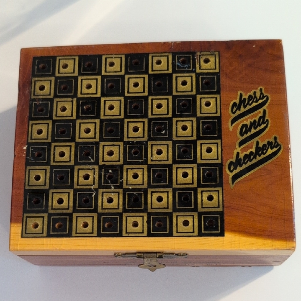 Vintage Chess Checkers Game Set‎ Wooden Box Wisconsin